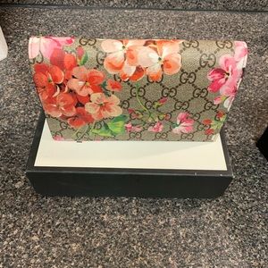 Authentic Gucci Blooms WOC Crossbody